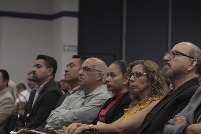 Asistentes al evento en auditorio