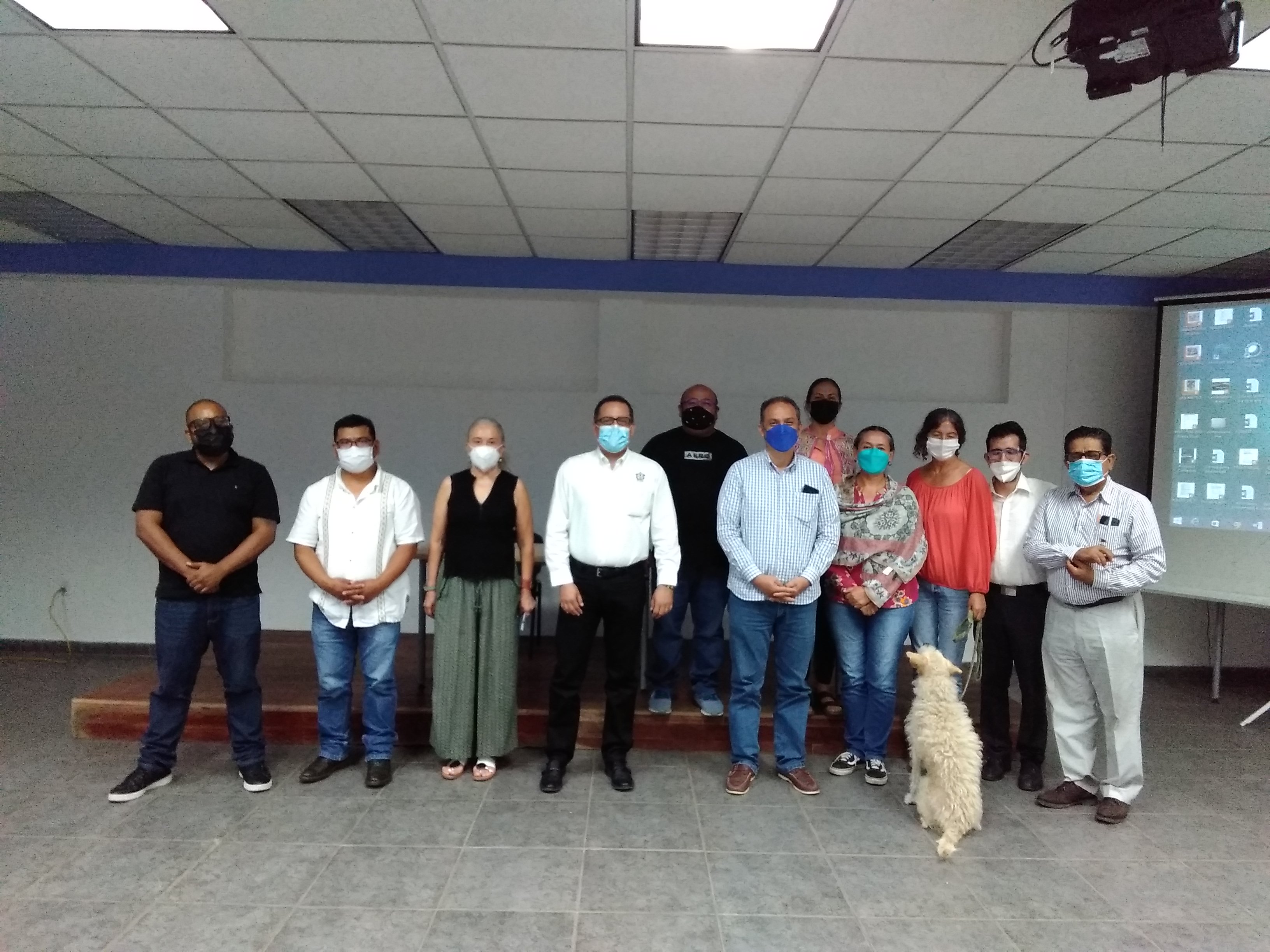 Participantes de taller en aula