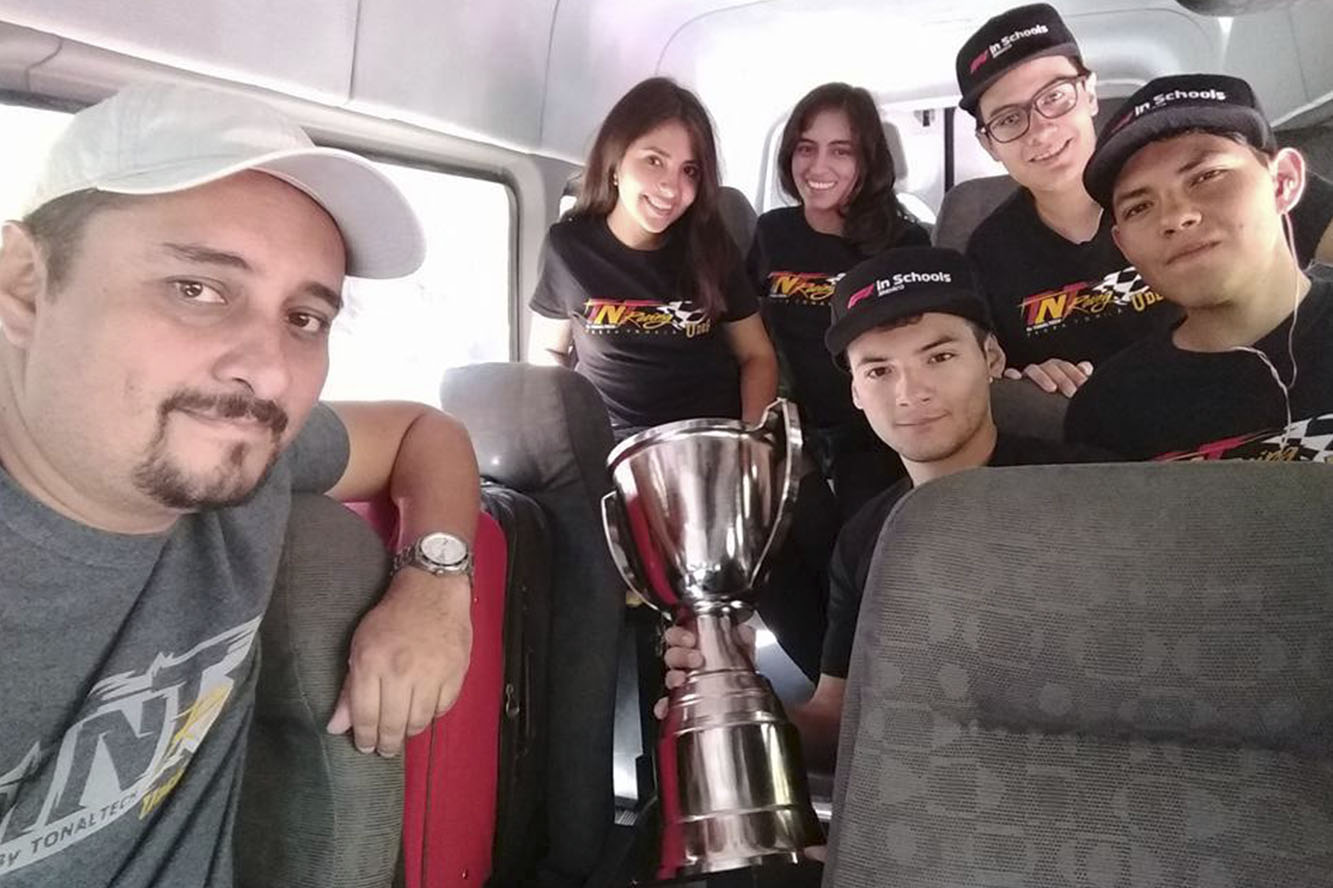 Integrantes de la Escudería TNT Racing by Tonaltech