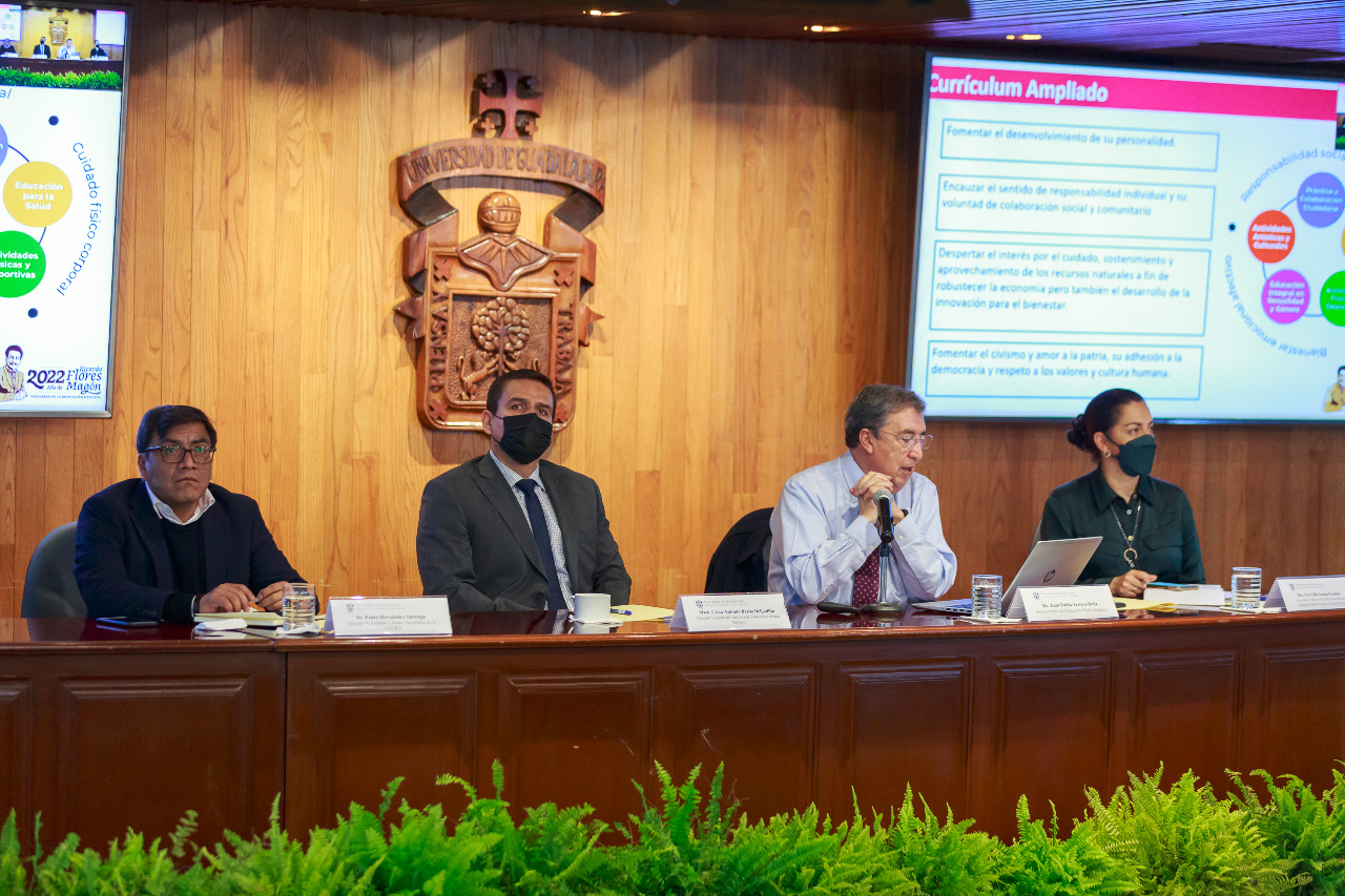 Autoridades del evento en presídium