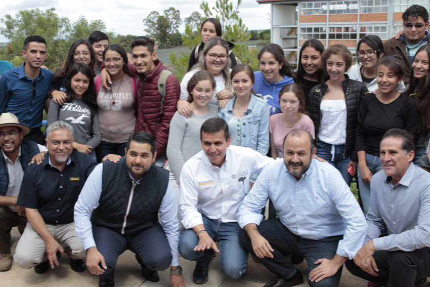 Visita del  rector general y director general a preparatorias de la región de Los Altos