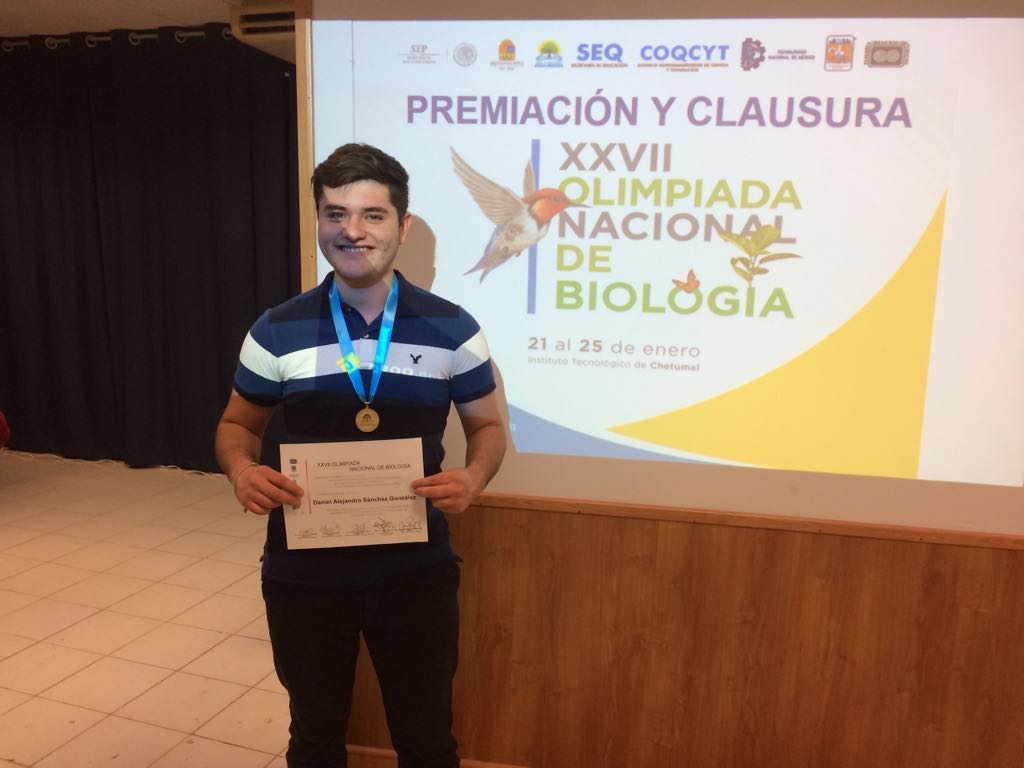 Alumno con diploma