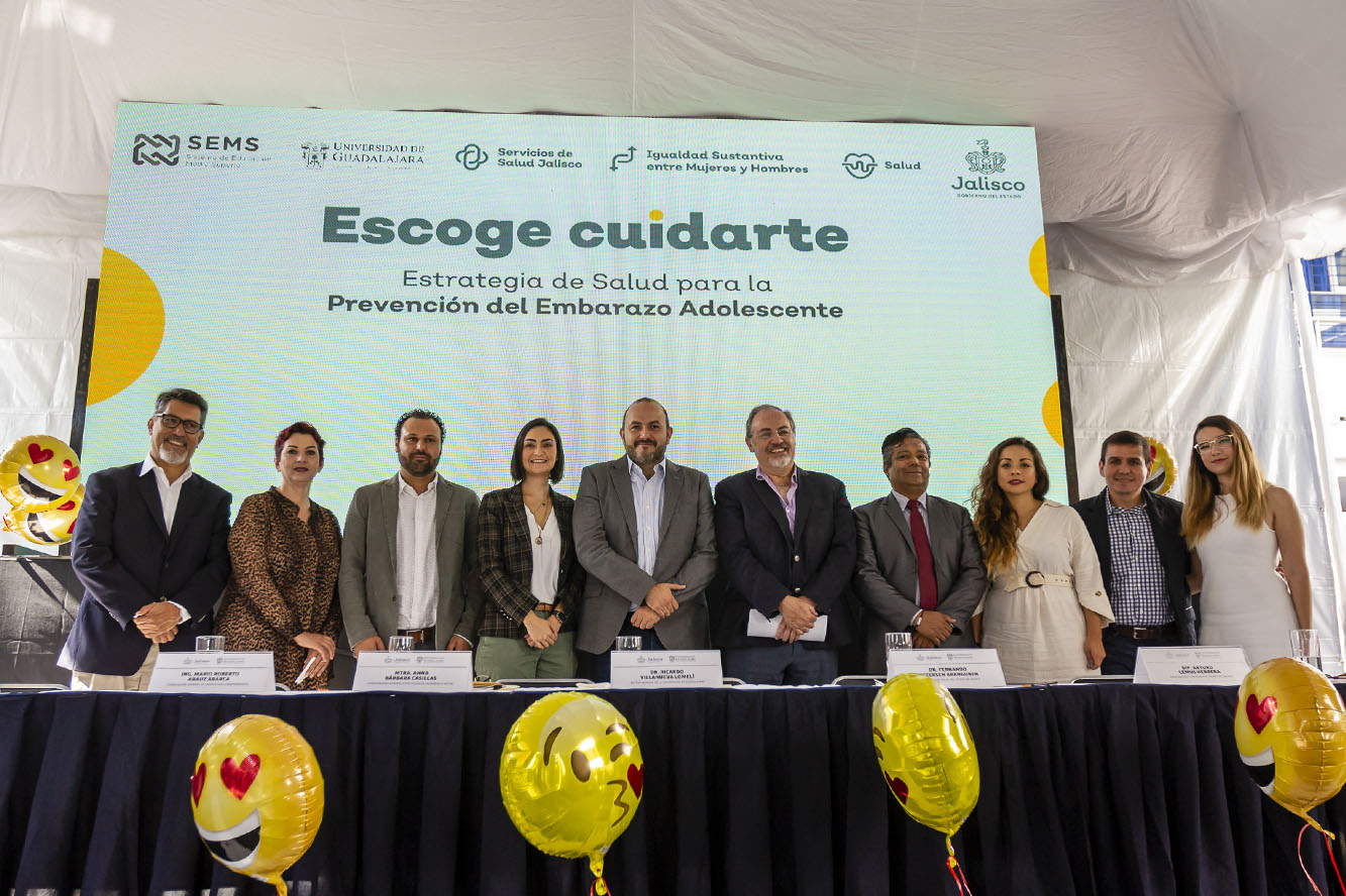 Autoridades del evento en presidium