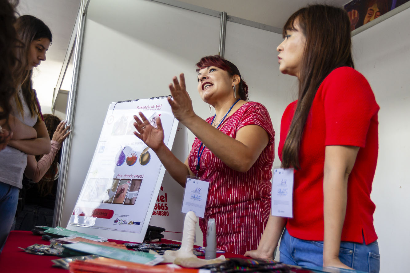 Persona dan explicación en stand