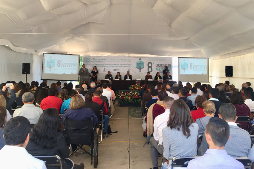 Autoridades del presidium y asistentes