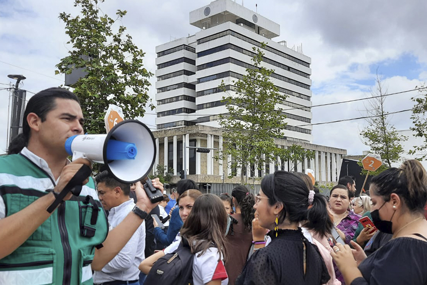 Personas evacuadas en temblor