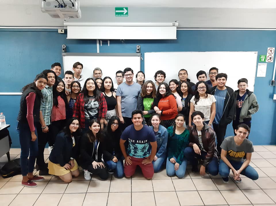 Grupo de alumnos participantes del evento