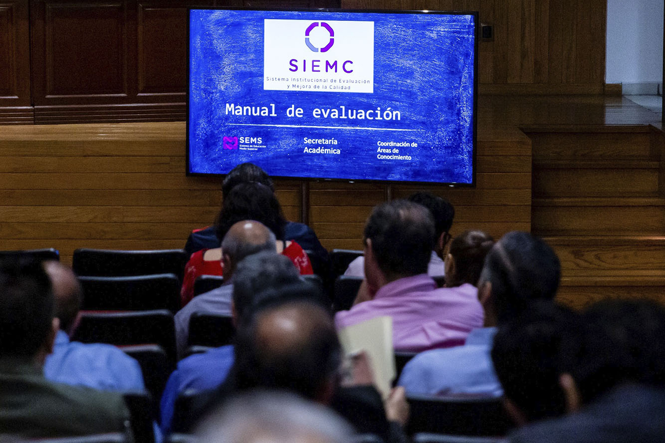 Asistentes a evento en auditorio