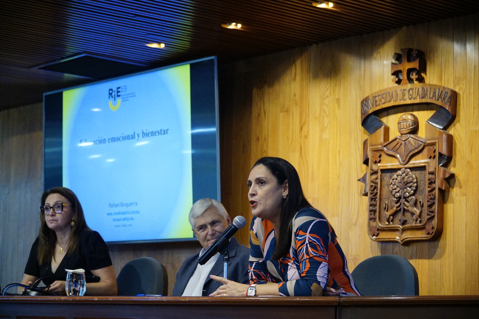 Autoridades del evento en presidium