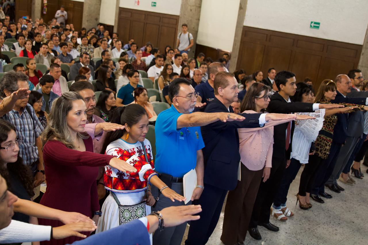 Miembros del cuems votando