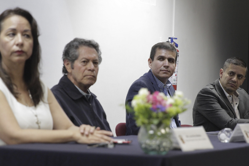 Autoridades del evento en presidium