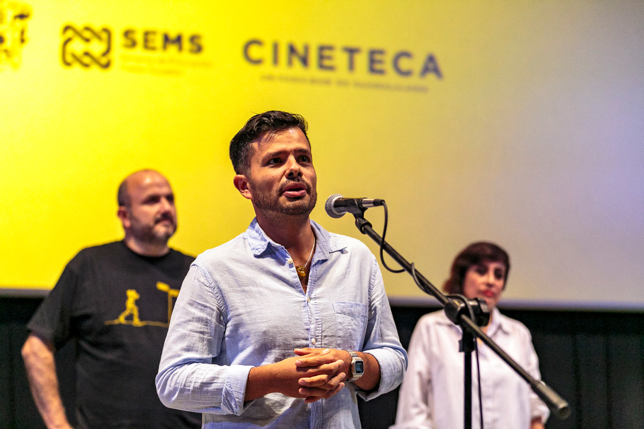 invitado al evento en uso de la voz