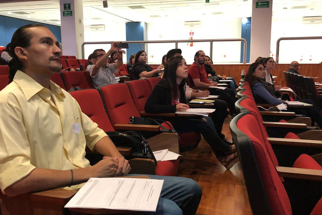 Asistentes a reunión en auditorio