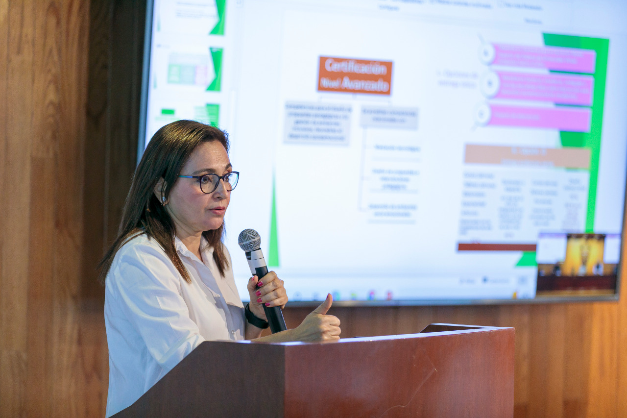 Doctora Socorro Pérez en uso de la voz