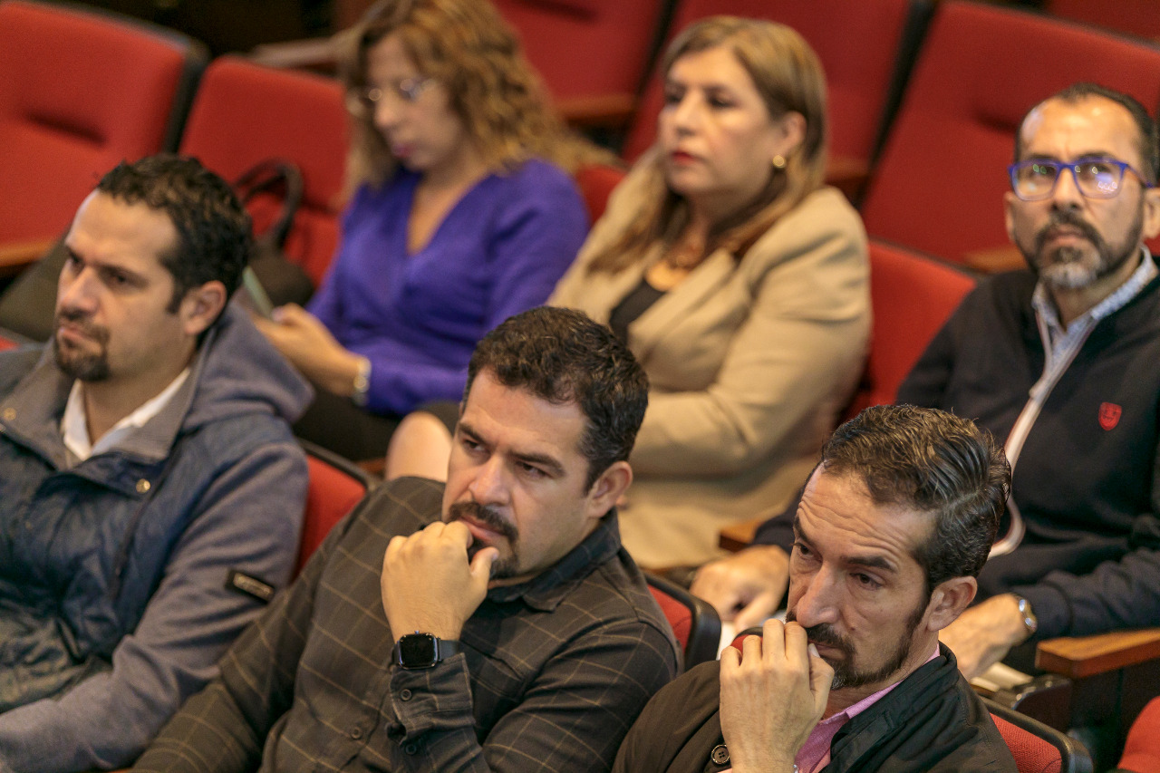 Asistentes al evento en auditorio
