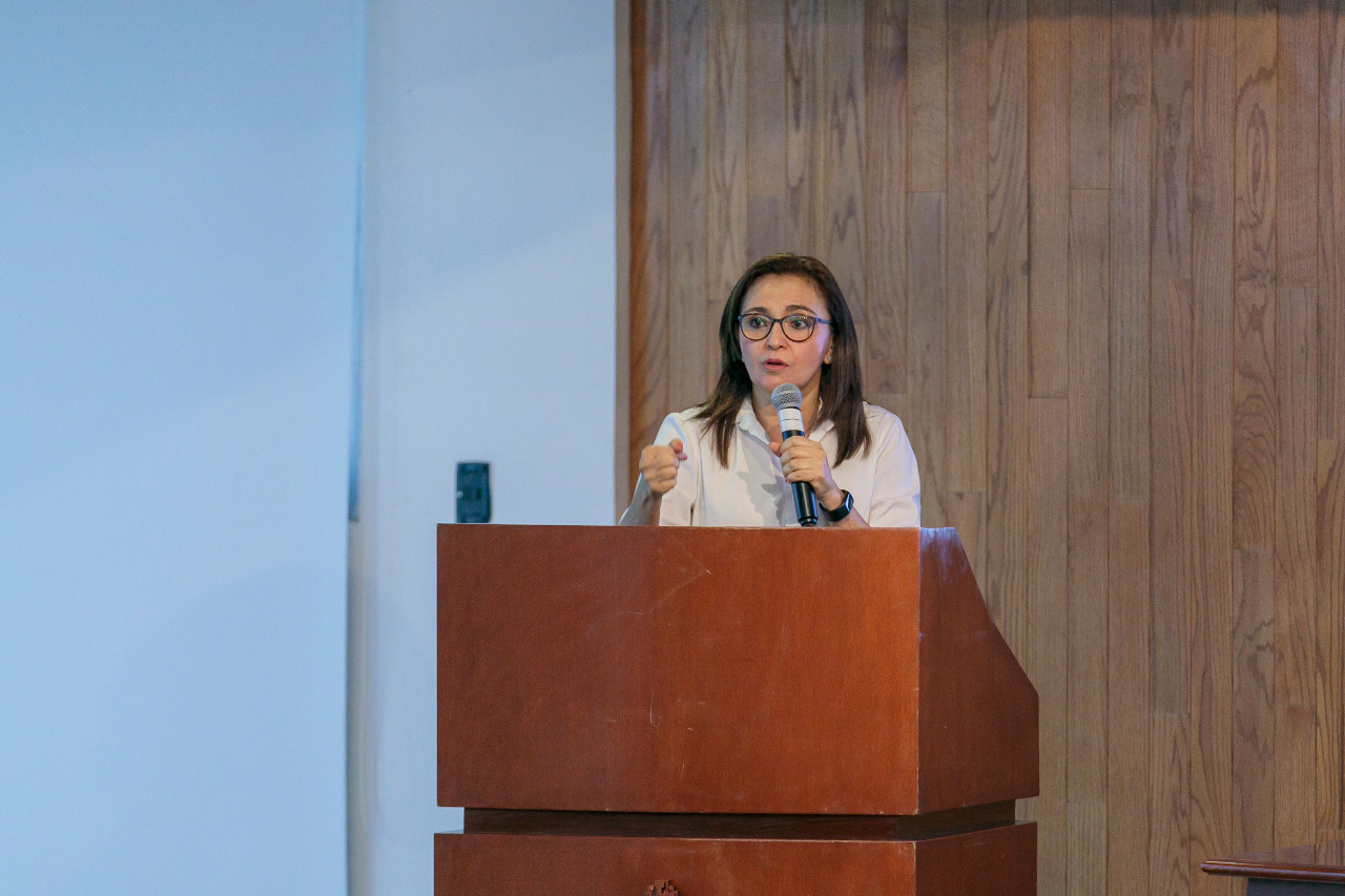 Doctora Socorro Pérez en uso de la voz