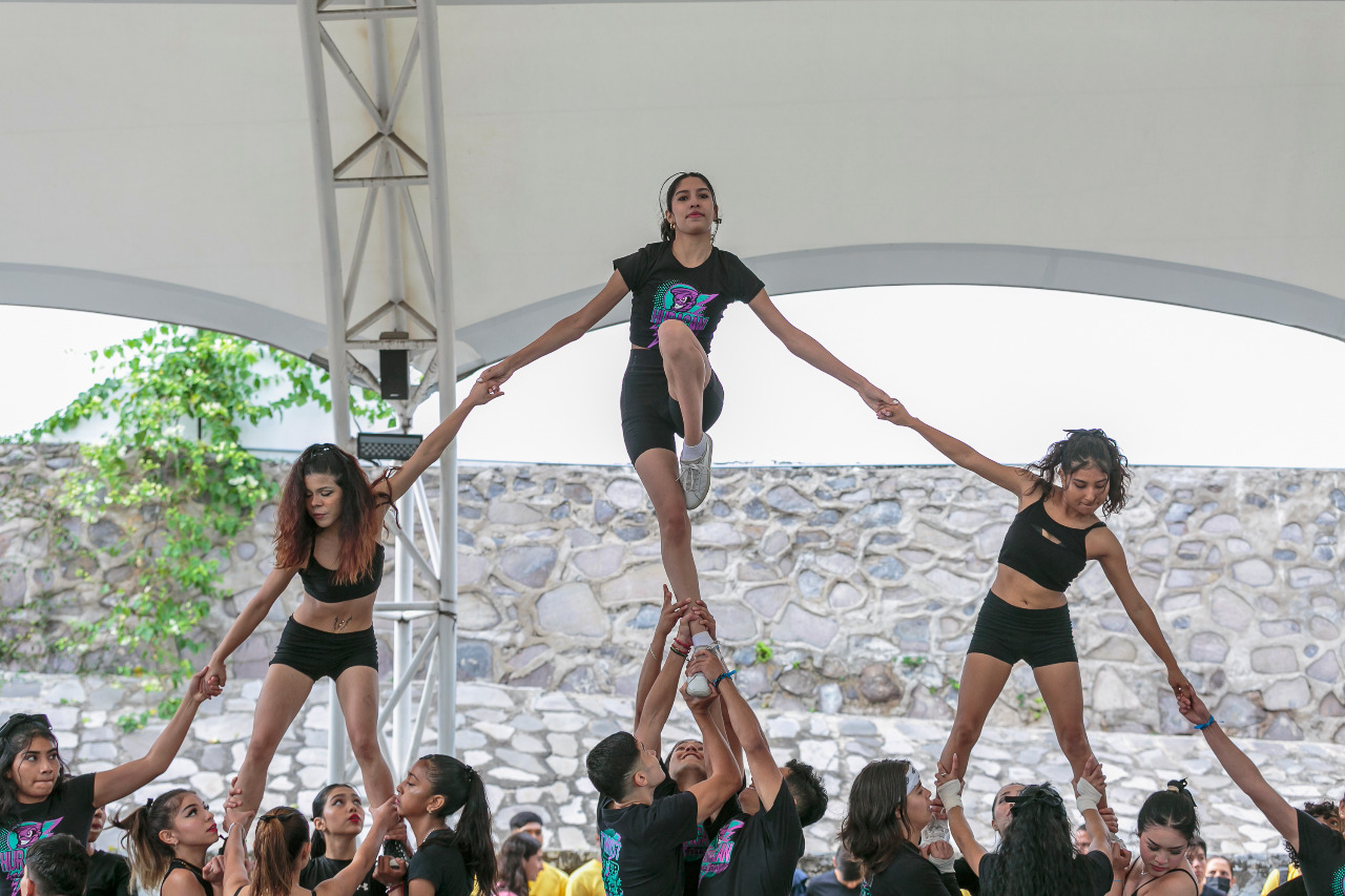 Participantes y asistentes en el evento