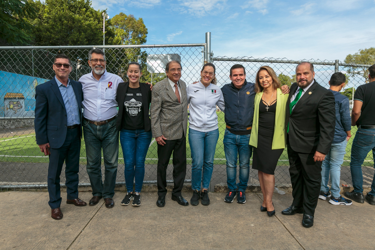 Autoridades del evento en presídium