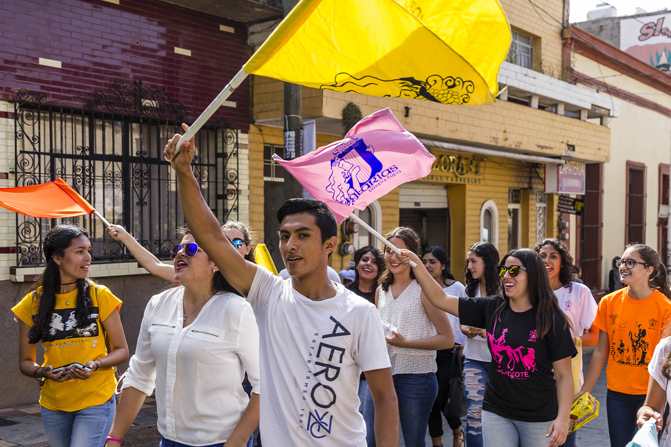 Grupo de personas que participan en actividad