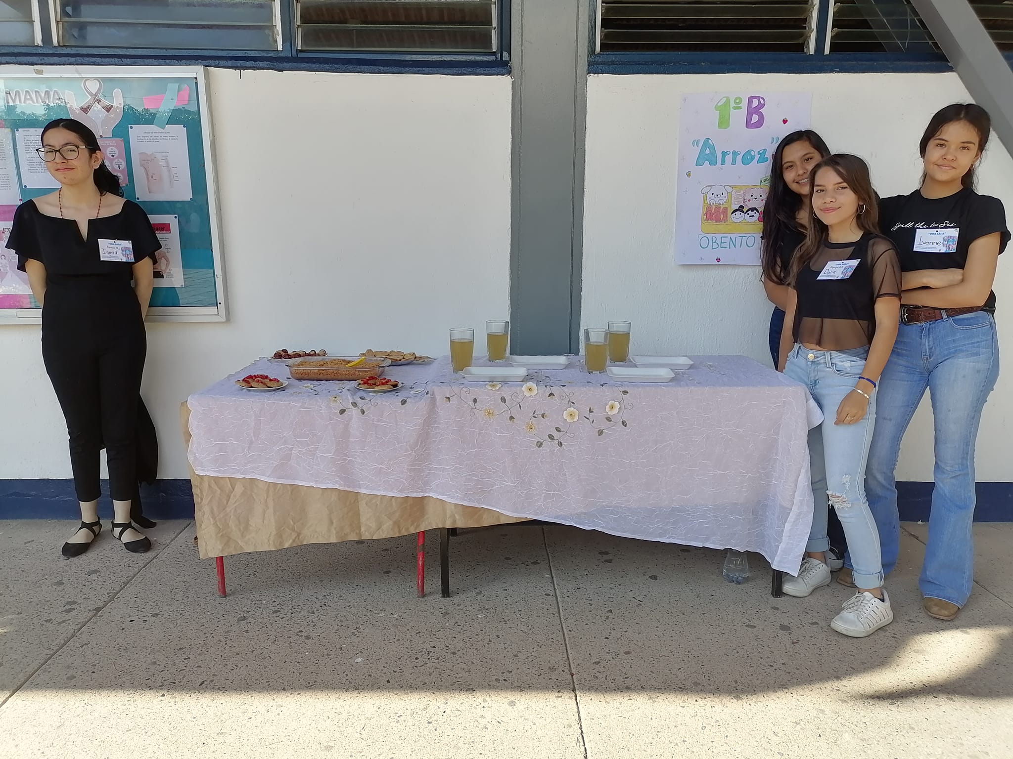 Grupo de alumnos en exposición