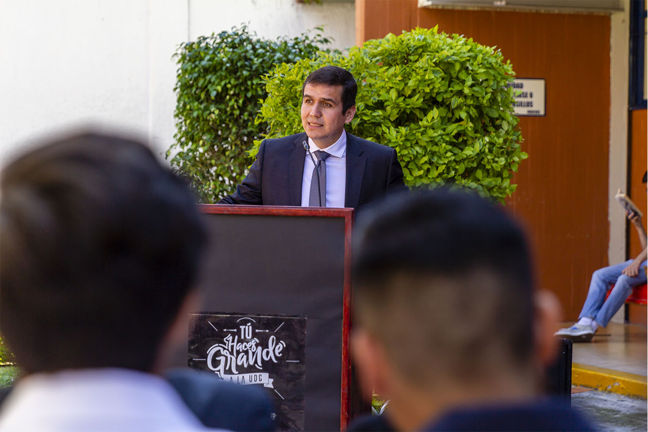 Maestro César Barba Delgadillo en pódium