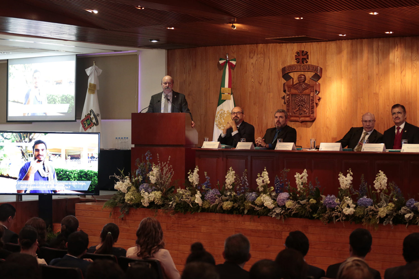 Autoridades del presidium
