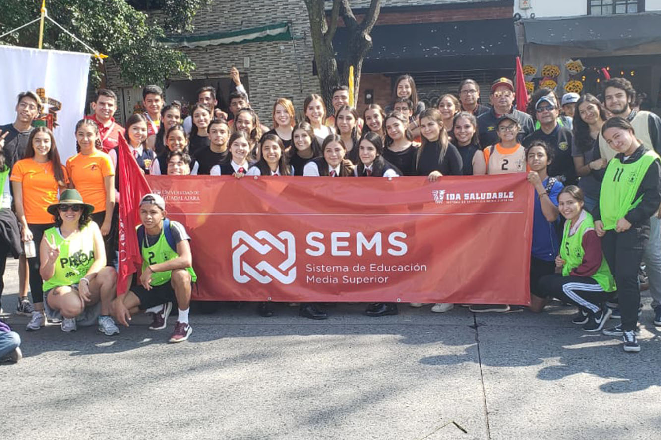 Alumnos en desfile