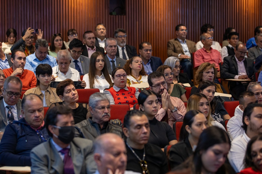 Consejeros del cuems en sesión en el auditorio