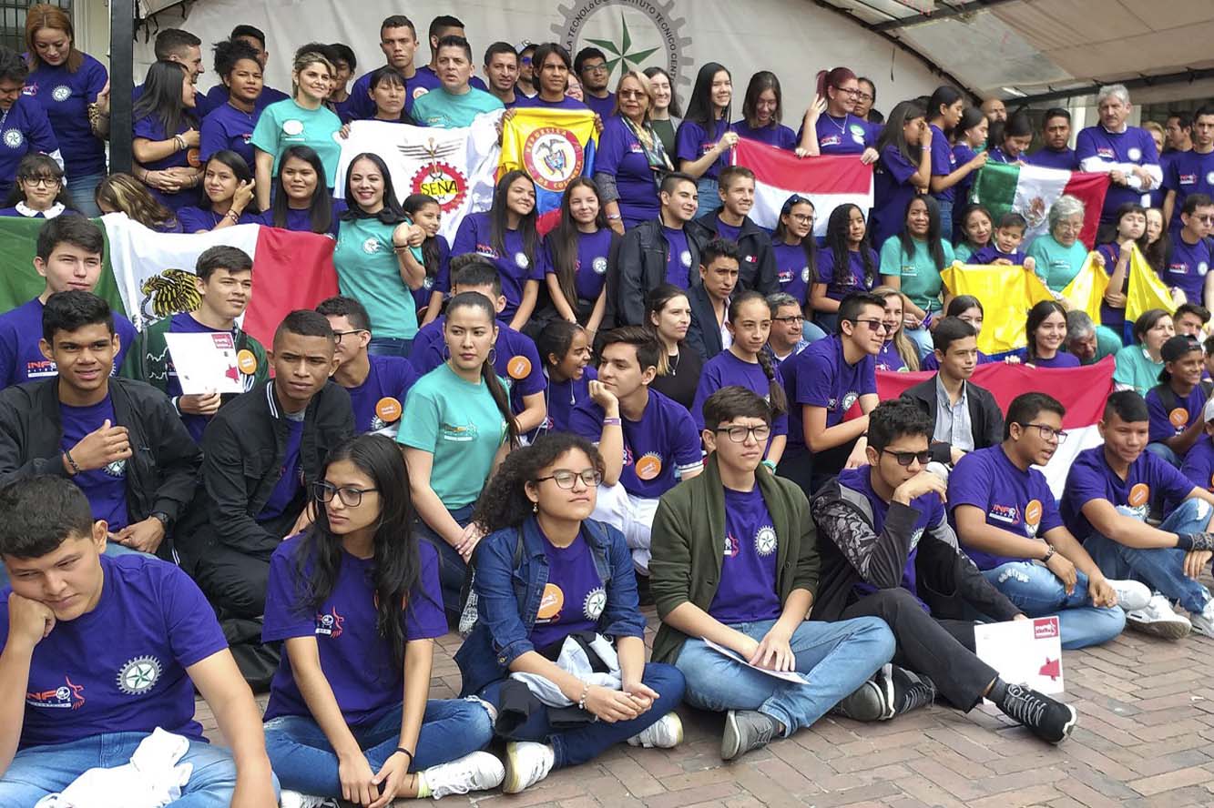 Grupo de alumnos que participantes del evento