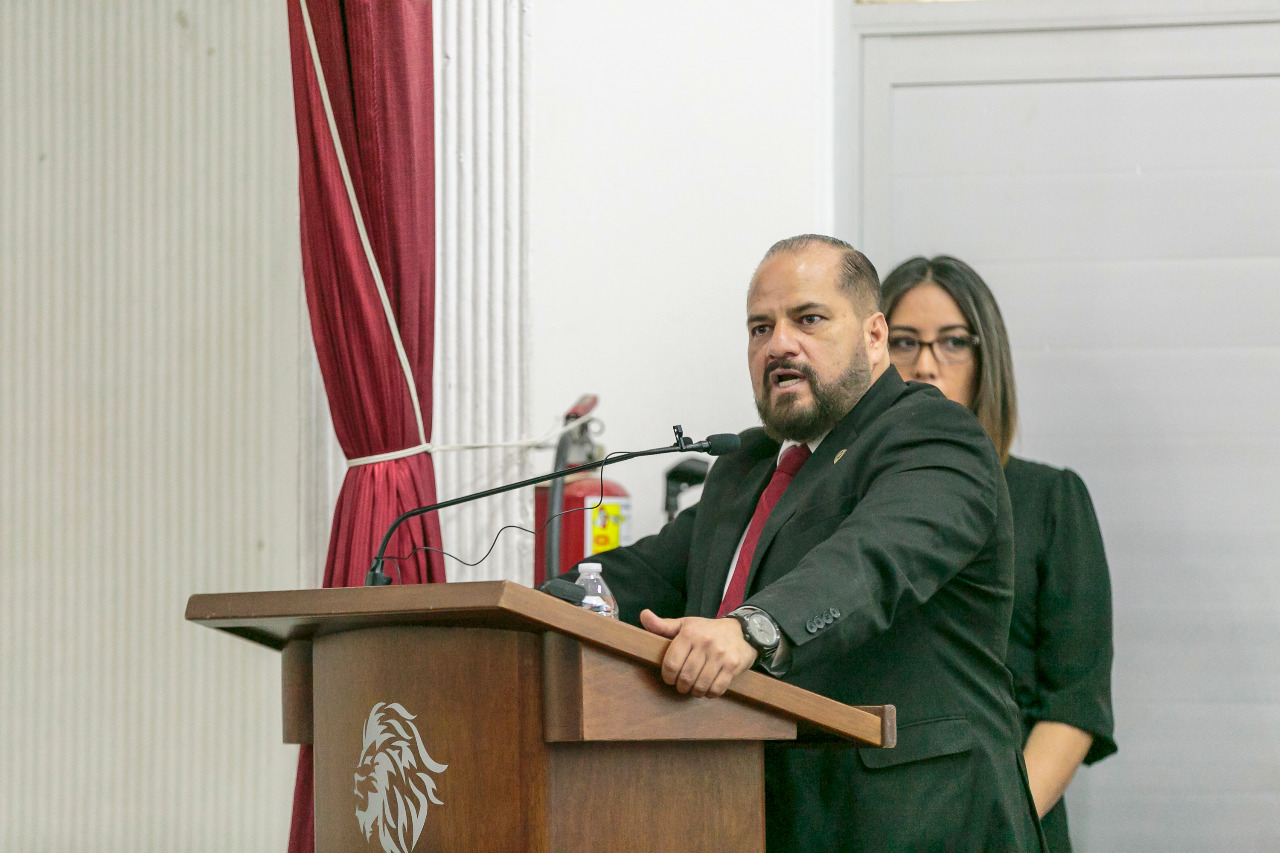 maestro Fernando Álvarez Jiménez director de la preparatoria tres