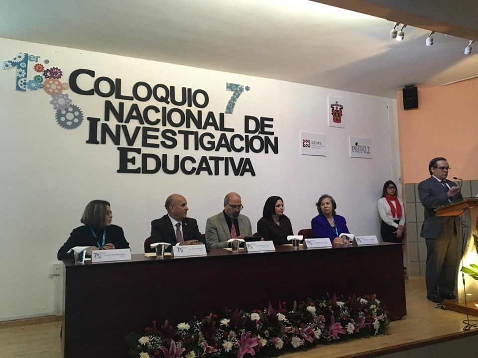 Autoridades del evento en presidium