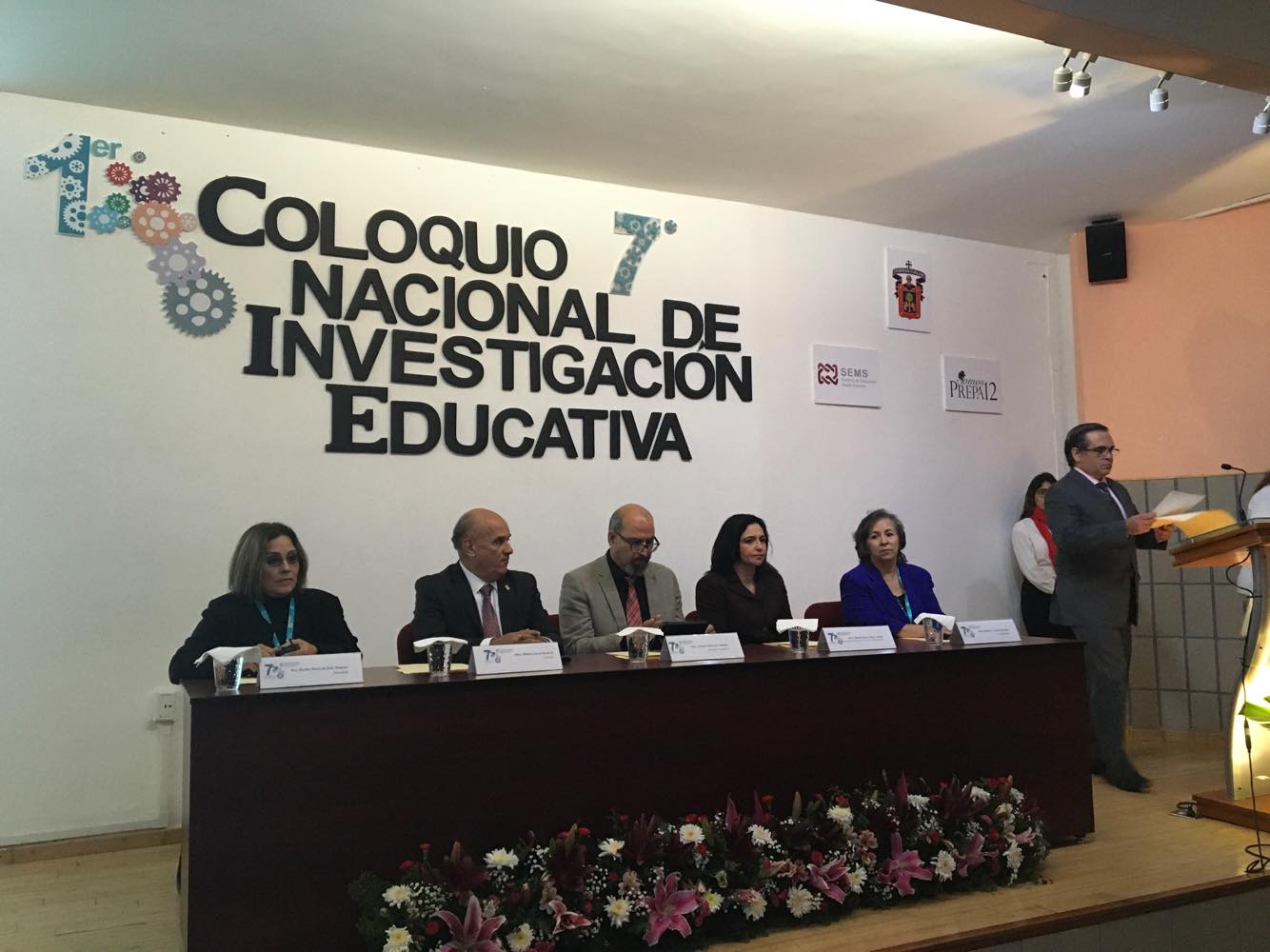 Autoridades del evento en presidium