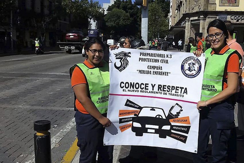Alumnas en zona víal