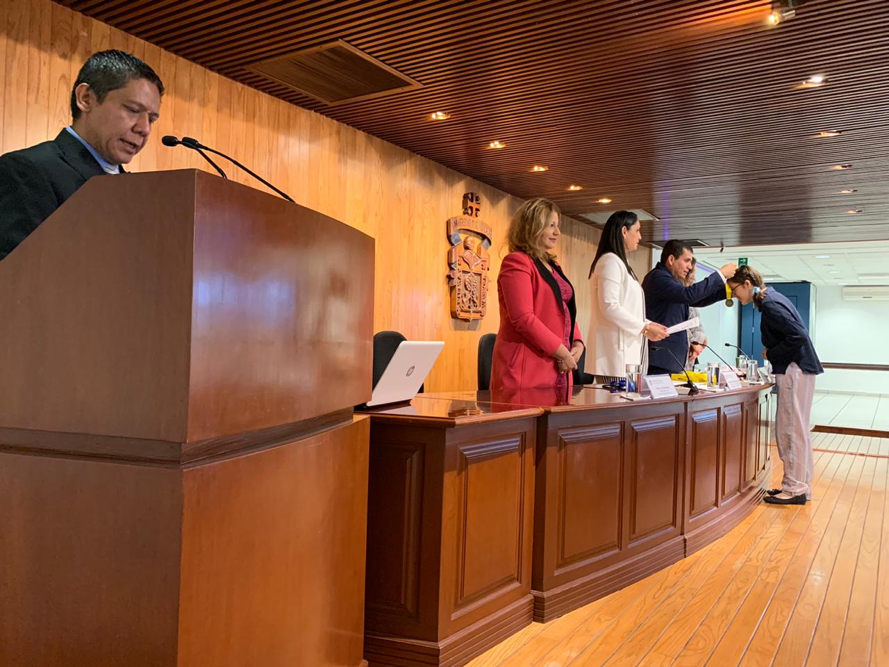 Autoridades del evento en presidium