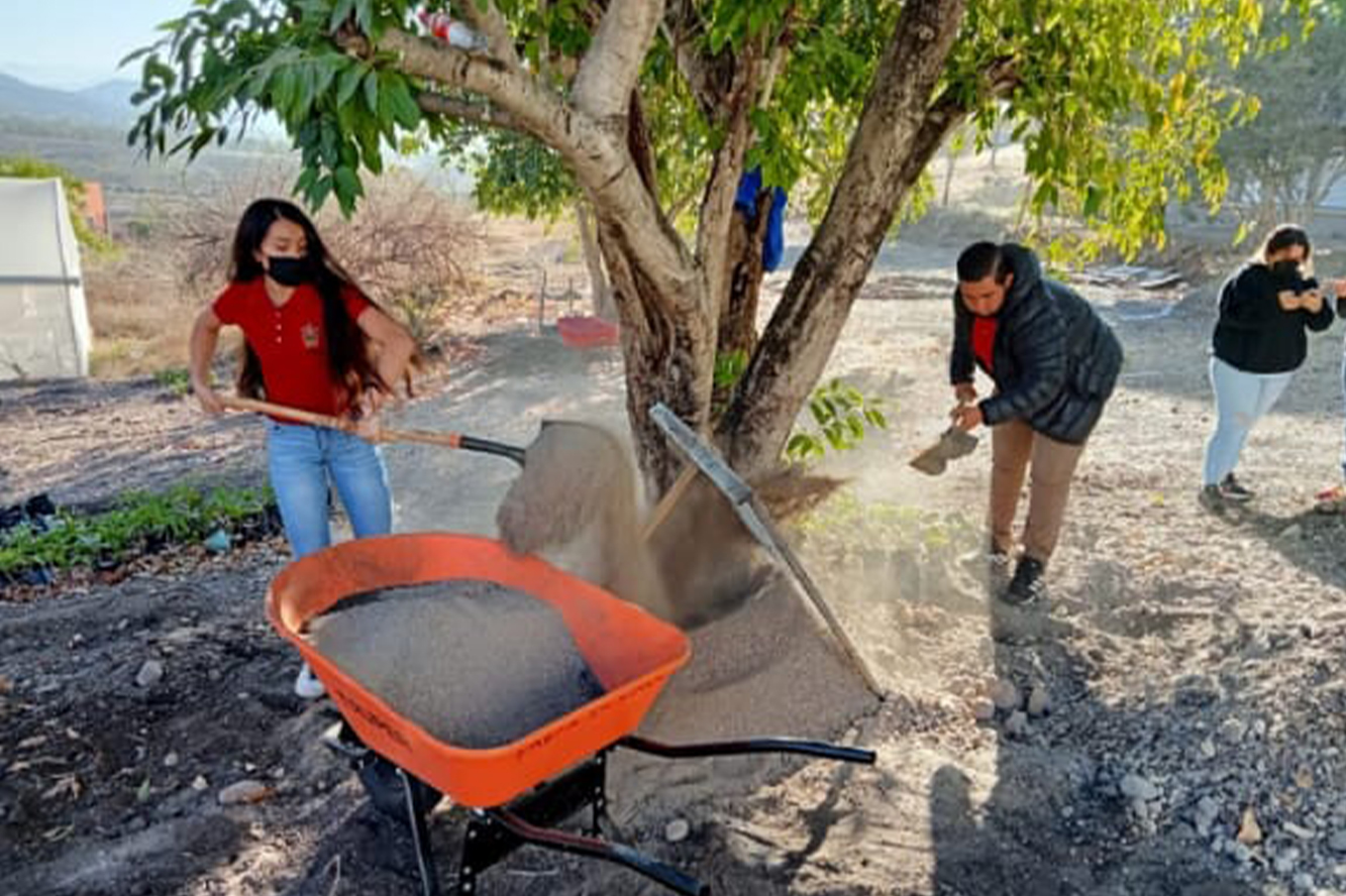 Estudiantes que participan en acticidad