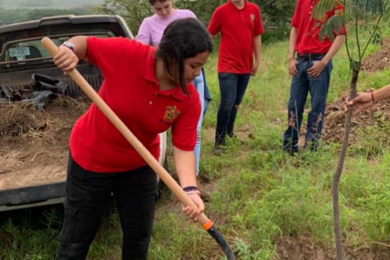 Estudiantes que participan en acticidad