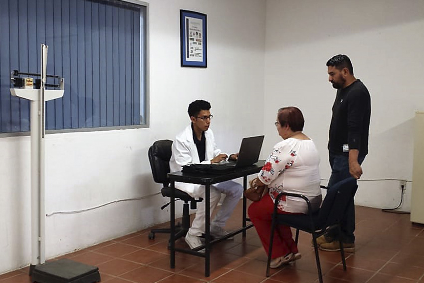 Doctor con paciente