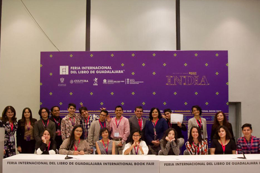 Participantes del concurso junto autoridades del evento