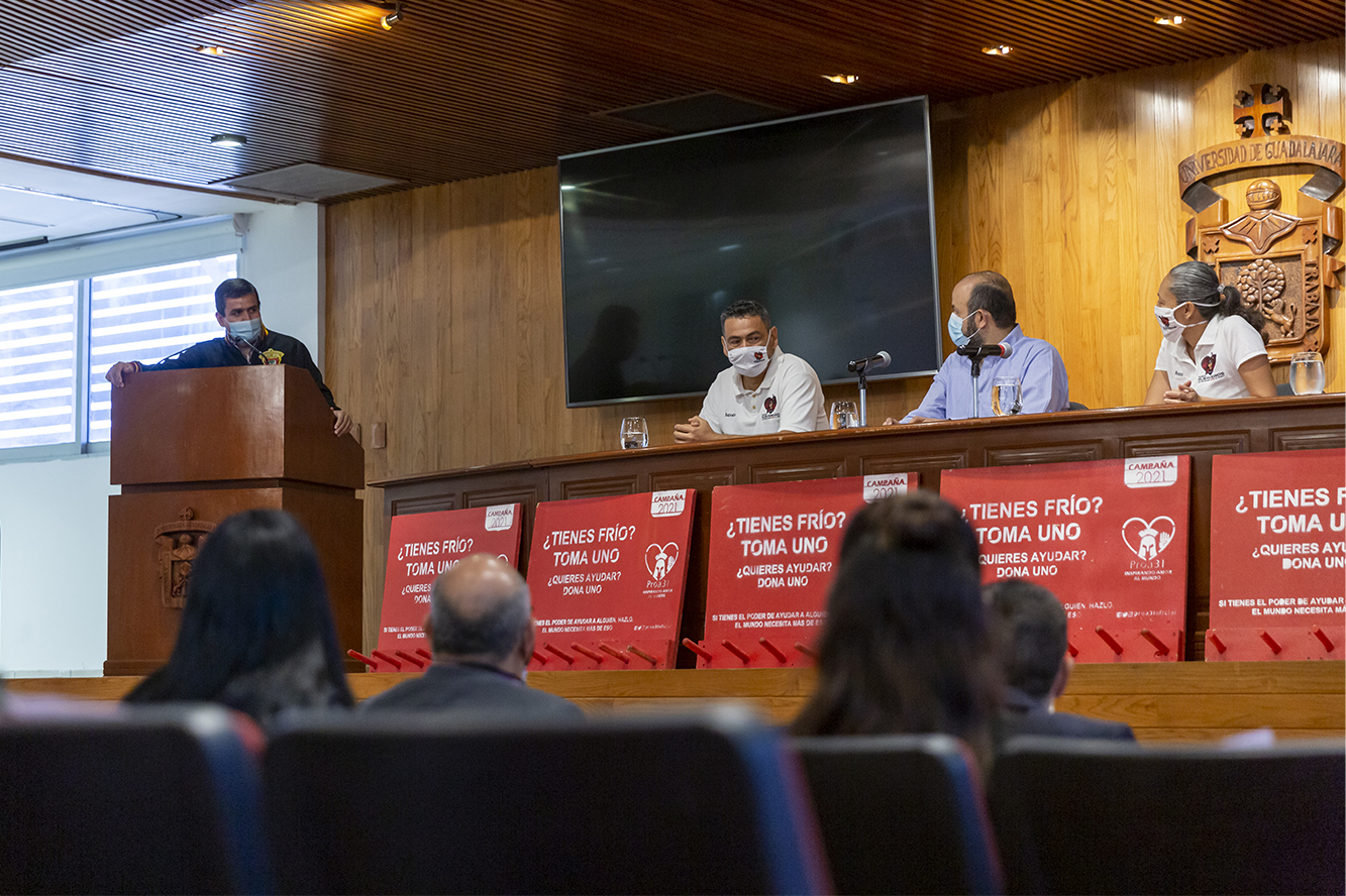 Autoridades del evento en presídium