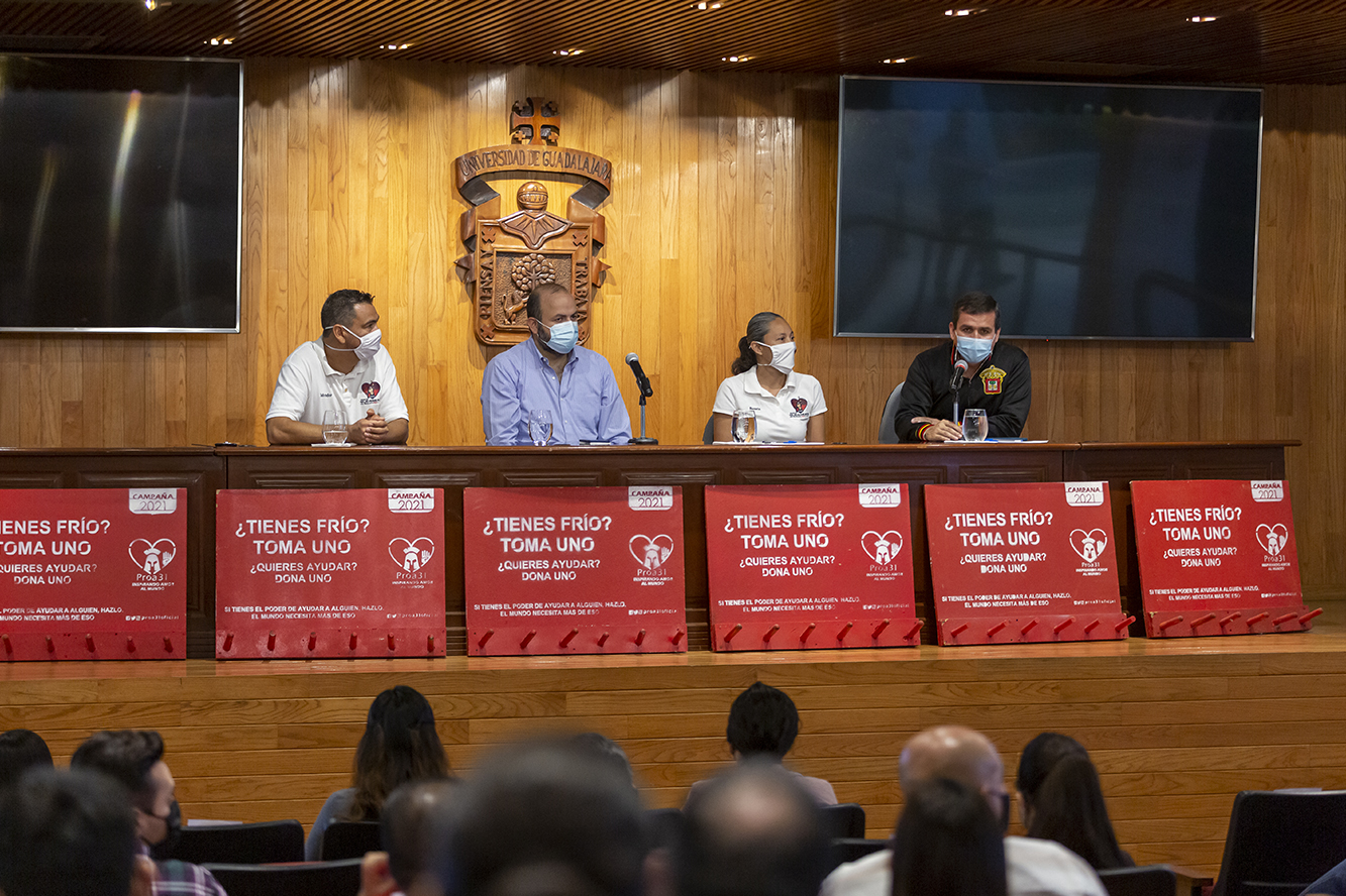 Autoridades del evento en presídium