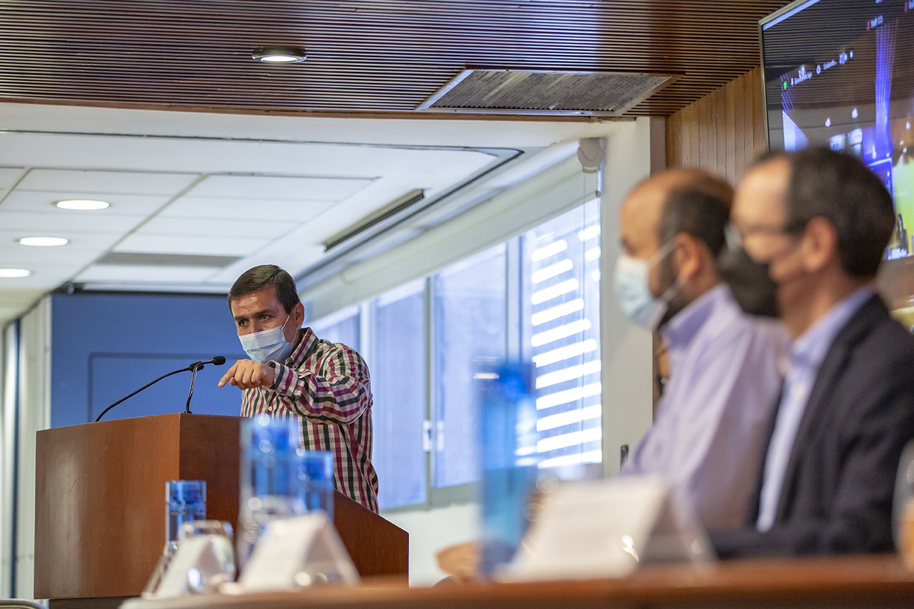 Autoridades del evento en presídium