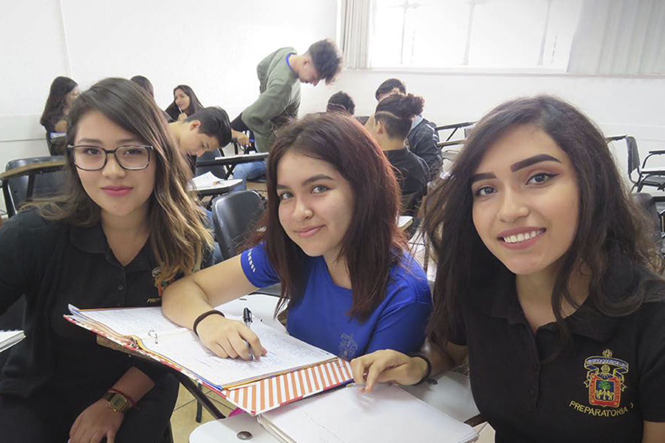 Alumnas en aula