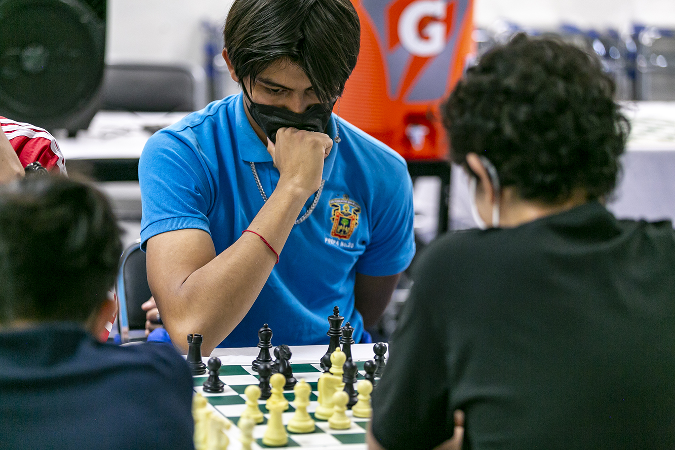 Particpantes en duelo de ajedrez