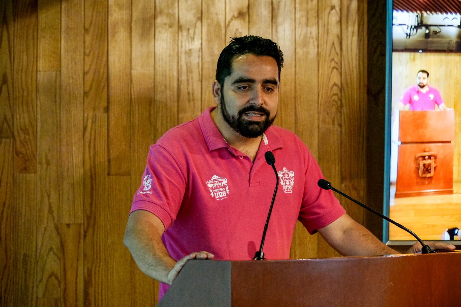 Autoridades del evento en presidium