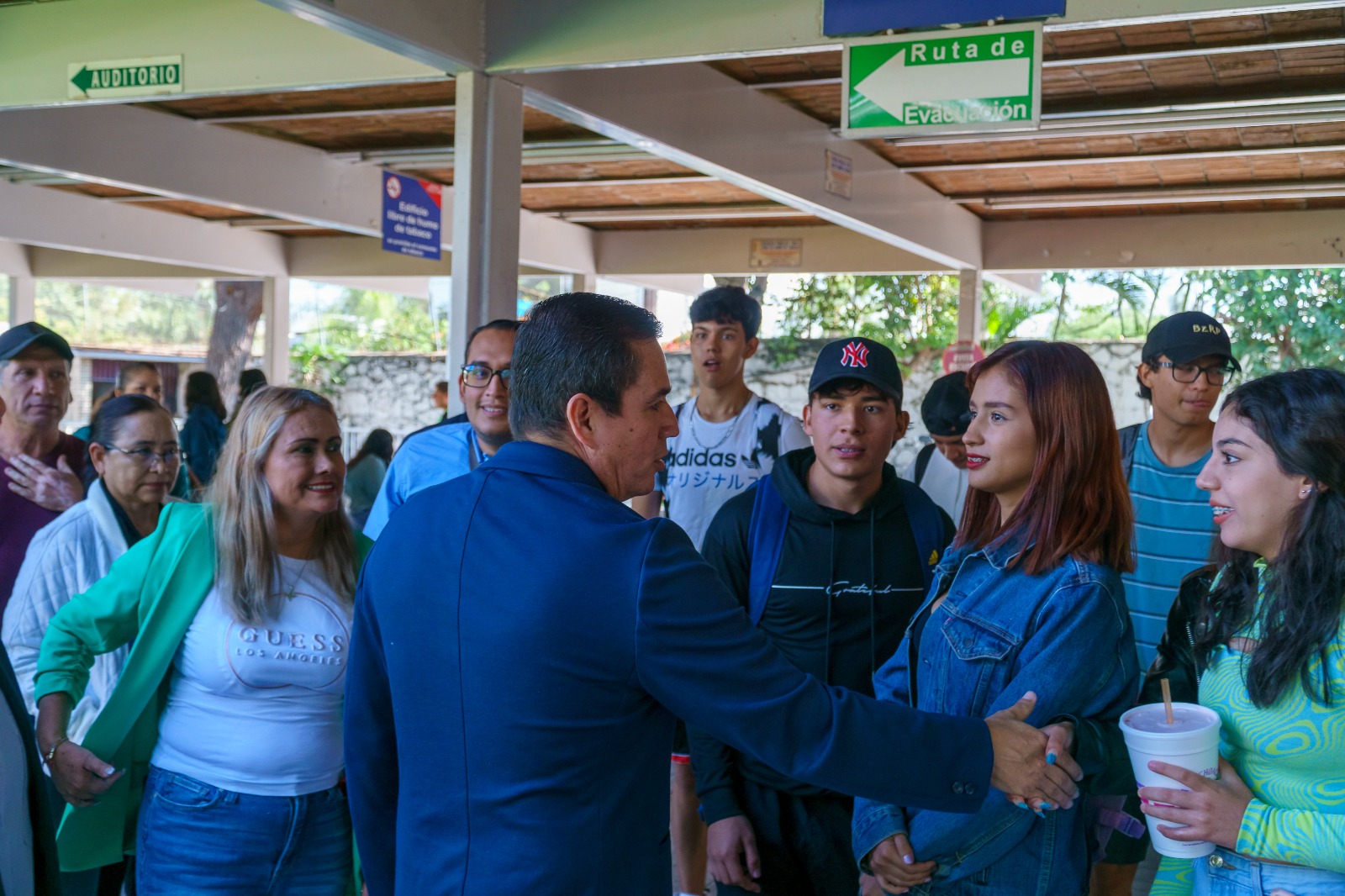 Recorrido por pasillos en feria gastronómica