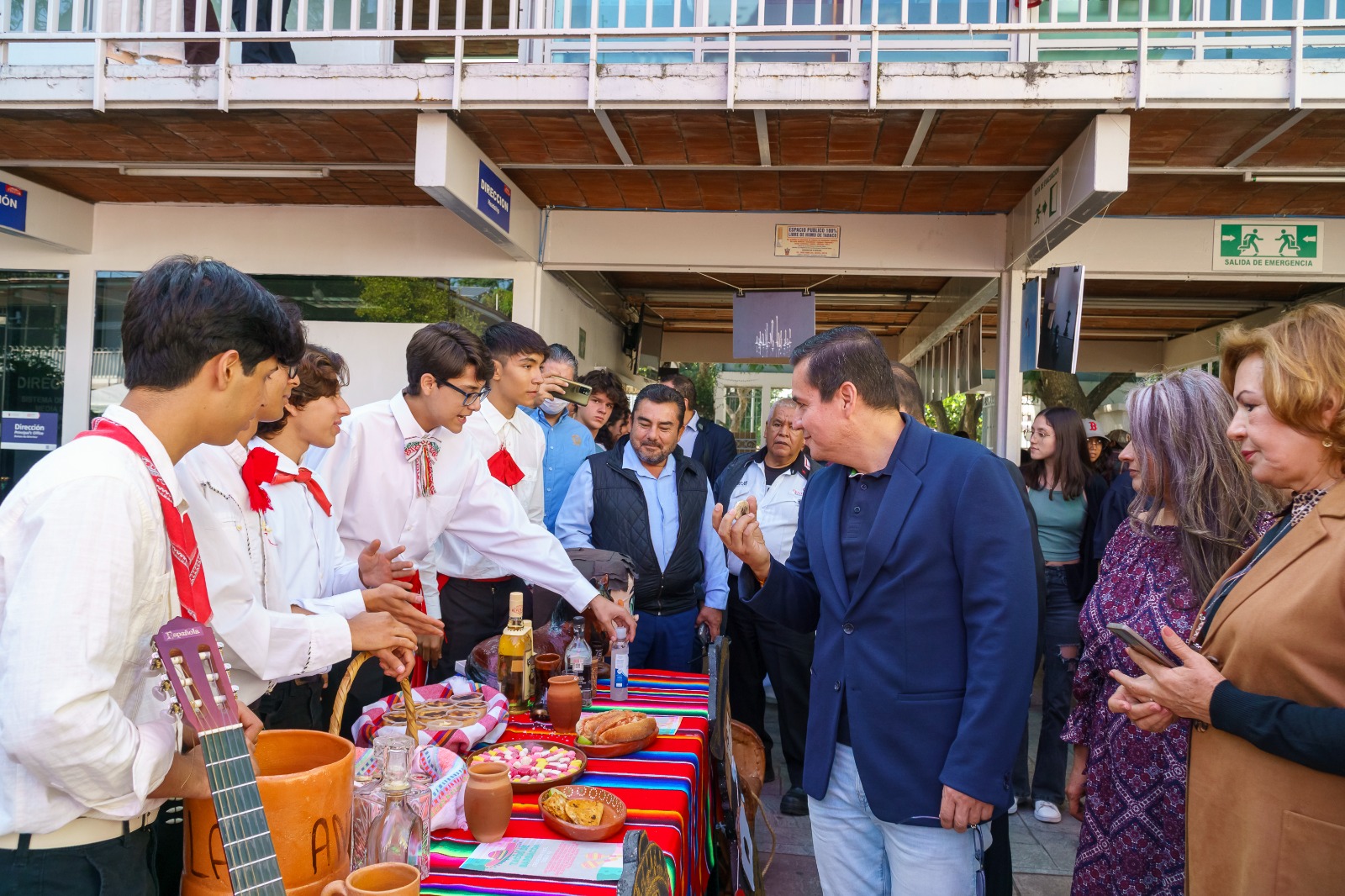 Recorrido por pasillos en feria gastronómica