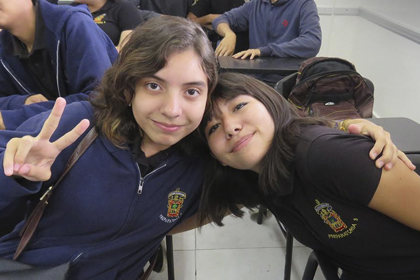 Boletín Informativo No. 438 Ismael Martínez Miércoles 17 de octubre de 2018 Ojuelos, Jalisco Fotografía: Ma. de los Angeles González Gaytán  Cuida la salud física y mental de sus bachilleres el Módulo Ojuelos a través de actividades extracurriculares  El Triduo Cultural, Deportivo y Académico 2018 convocará a toda la comunidad del plantel  Con el objetivo de promover y dar a conocer la creatividad de los bachilleres a través de sus trabajos artísticos, académicos, culturales y deportivos, el Módulo Ojuelos,