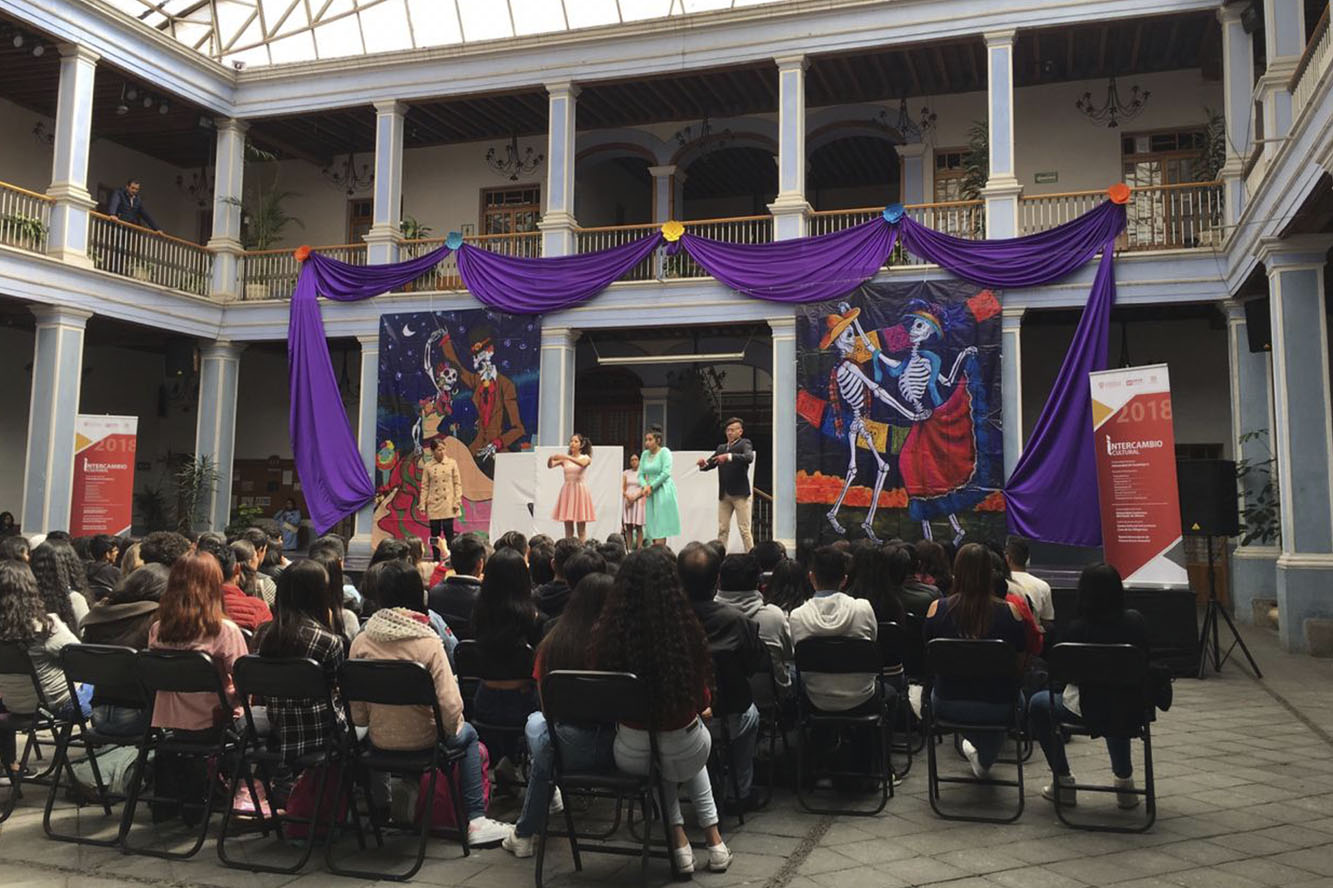 Alumnos en escenario