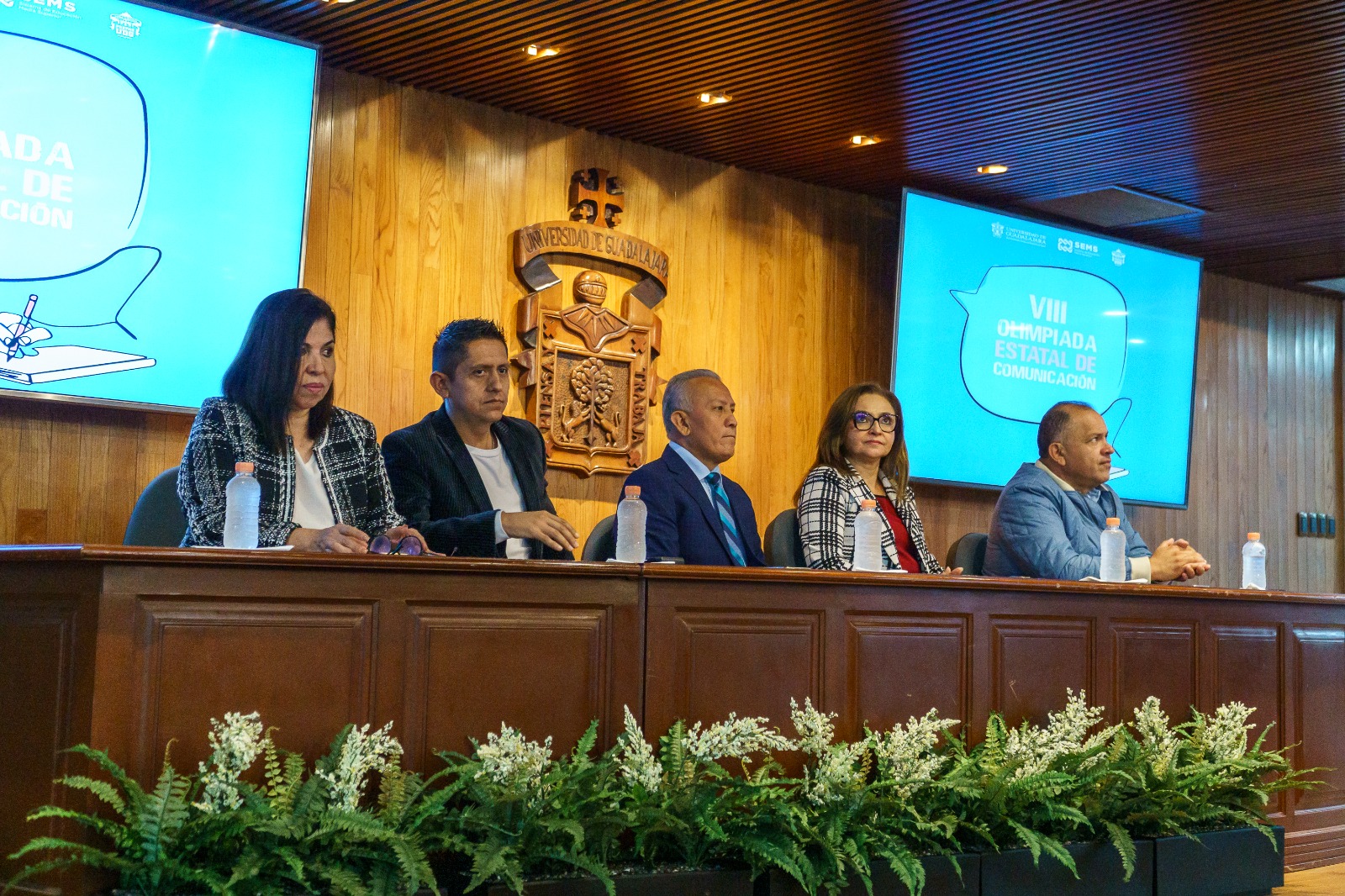 Autoridades del evento en presidium