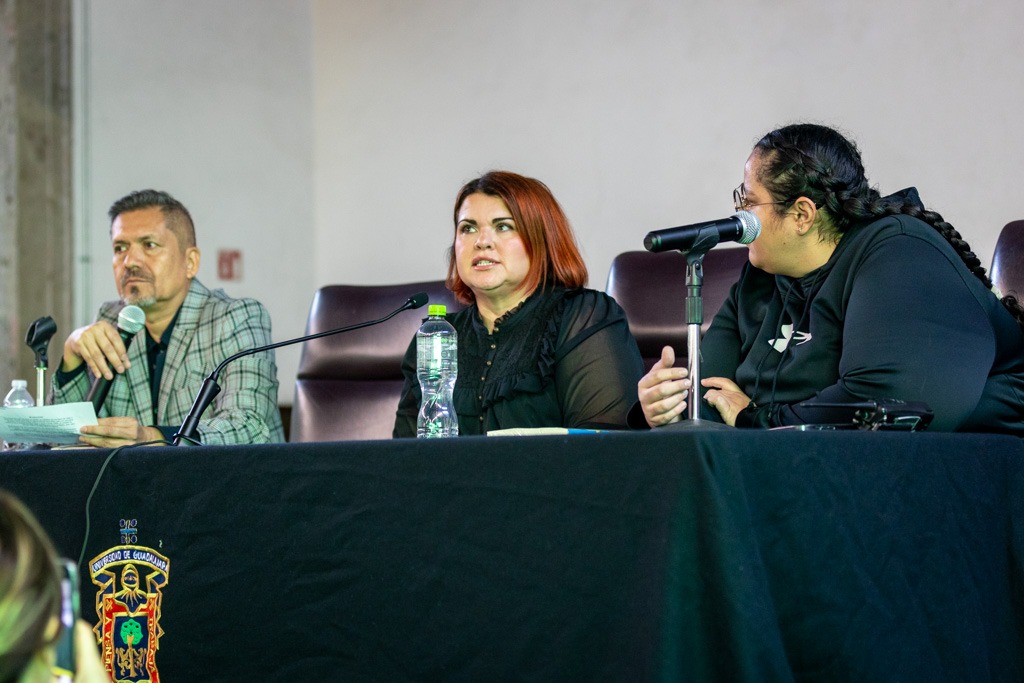 Autoridades del evento en presidium